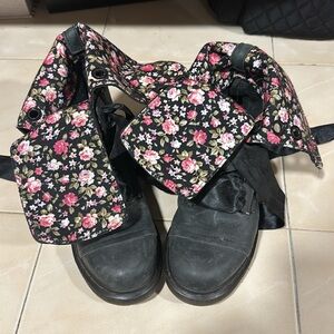 Gently Used Dr. Martens Triumph Fold-Over Floral Boots (Grey, Size 8)